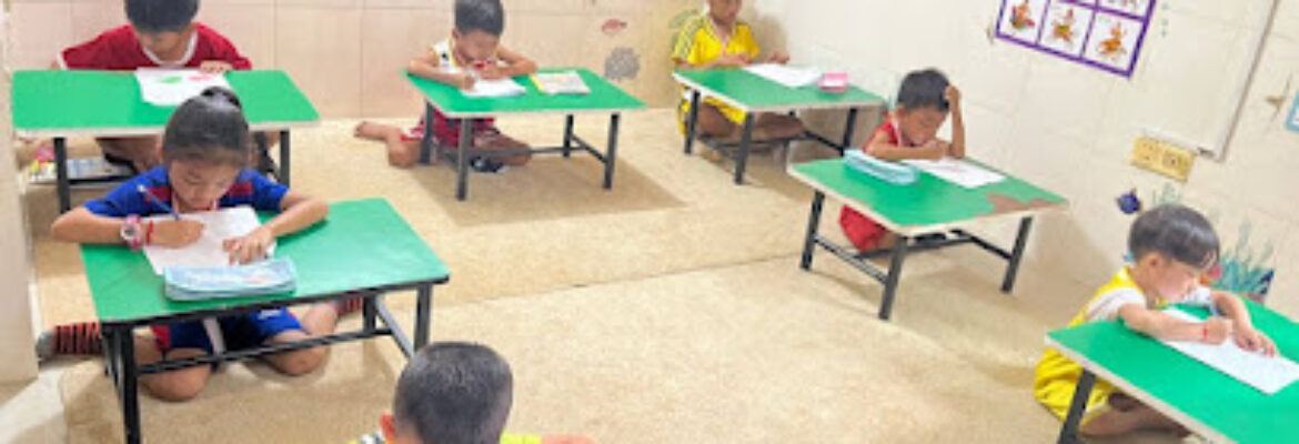 Bondos Vichea Language School