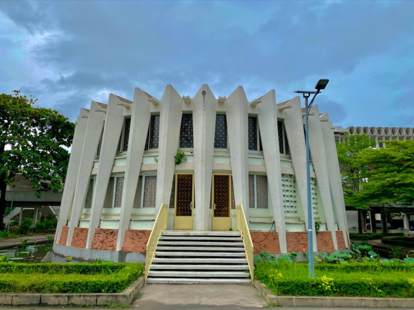 Institute of Foreign Languages IFL